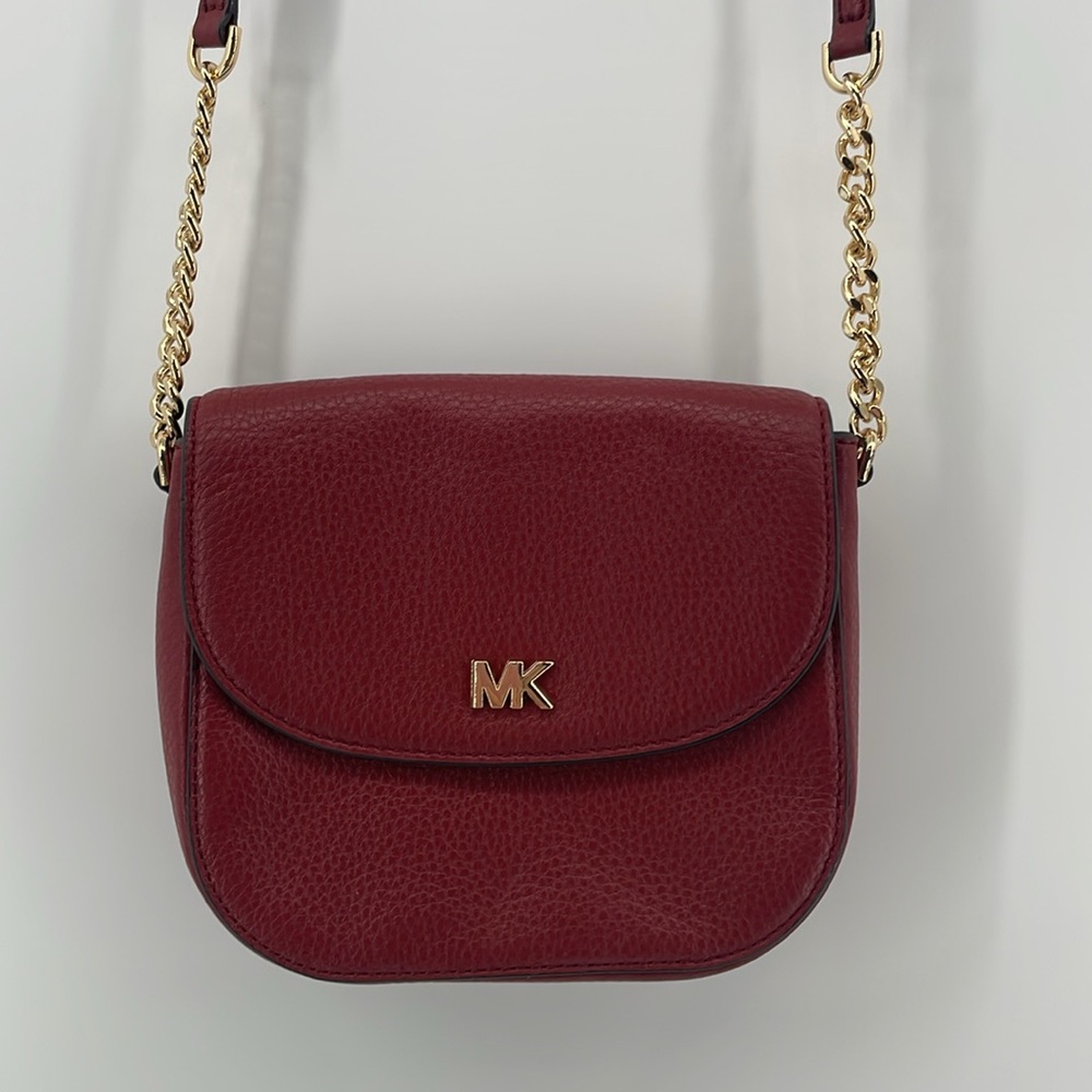 Michael Kors Mott Pebbled Leather Dome Crossbody Bag in Red D4